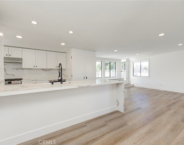 1090 Loma Drive - Photo Thumbnail 7