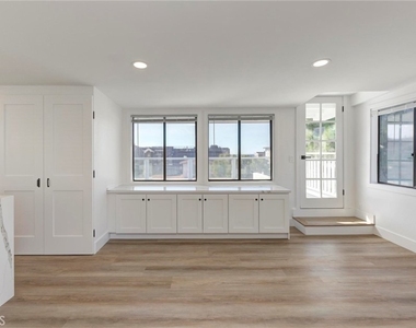 1090 Loma Drive - Photo Thumbnail 8