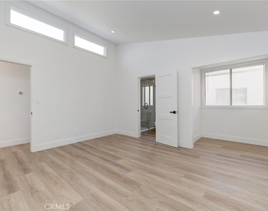 1090 Loma Drive - Photo Thumbnail 23