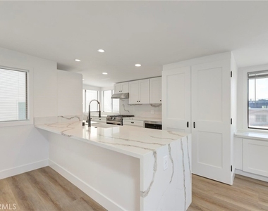 1090 Loma Drive - Photo Thumbnail 1