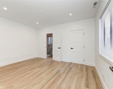 1090 Loma Drive - Photo Thumbnail 27