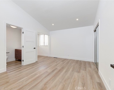 1090 Loma Drive - Photo Thumbnail 22