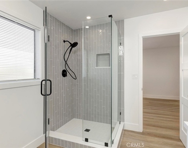 1090 Loma Drive - Photo Thumbnail 20