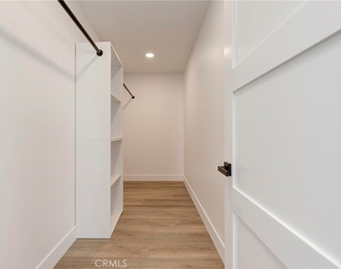 1090 Loma Drive - Photo Thumbnail 21