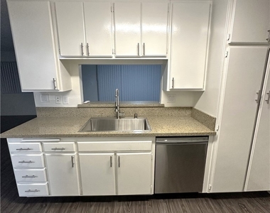 18225 Kingsdale Avenue - Photo Thumbnail 5