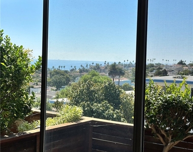704 W 30th Street - Photo Thumbnail 13
