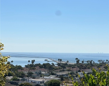 704 W 30th Street - Photo Thumbnail 4
