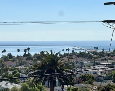 704 W 30th Street - Photo Thumbnail 3