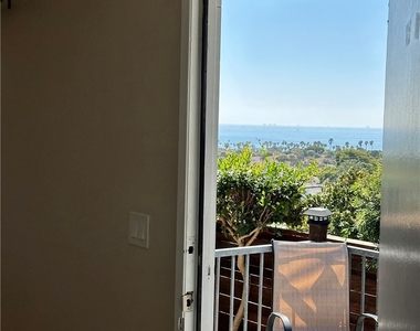 704 W 30th Street - Photo Thumbnail 2