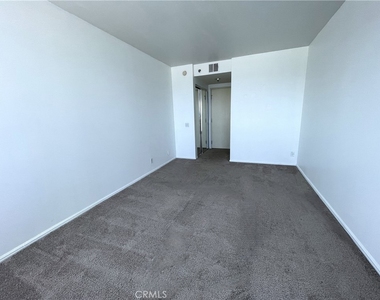 525 E Seaside - Photo Thumbnail 12