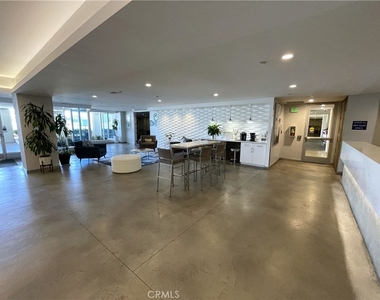 525 E Seaside - Photo Thumbnail 2