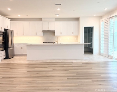 26756 Bermudez Street - Photo Thumbnail 4