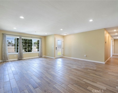 1219 N Van Buren Street - Photo Thumbnail 4