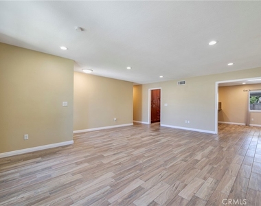 1219 N Van Buren Street - Photo Thumbnail 5
