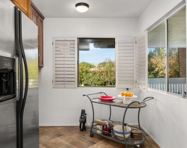 945 S Orange Grove Boulevard - Photo Thumbnail 8