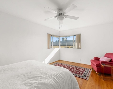 945 S Orange Grove Boulevard - Photo Thumbnail 15