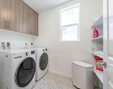 264 Mustang Lane - Photo Thumbnail 20