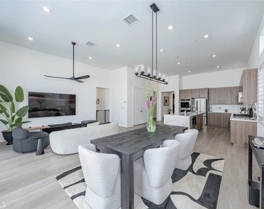 264 Mustang Lane - Photo Thumbnail 10