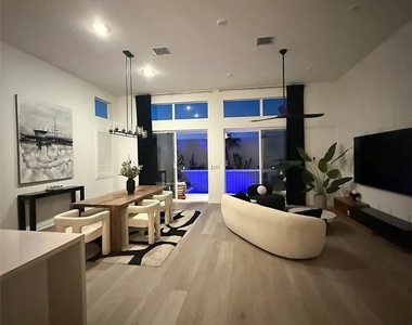 264 Mustang Lane - Photo Thumbnail 11