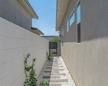 264 Mustang Lane - Photo Thumbnail 24