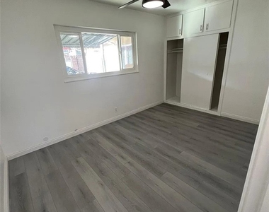 293 W Artesia Street - Photo Thumbnail 7