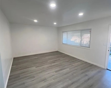 293 W Artesia Street - Photo Thumbnail 6