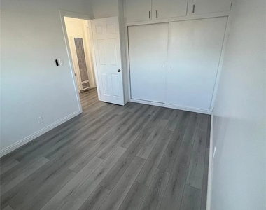 293 W Artesia Street - Photo Thumbnail 8