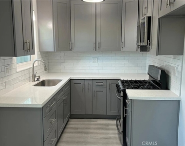 293 W Artesia Street - Photo Thumbnail 3