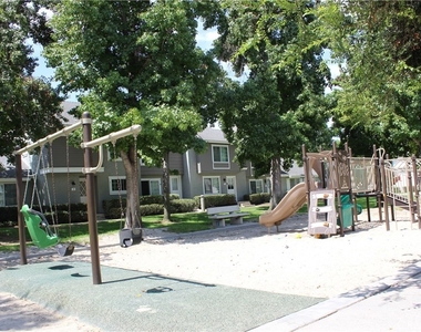 111 Greenfield - Photo Thumbnail 13