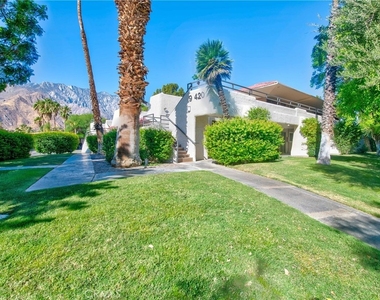 420 N Villa Court - Photo Thumbnail 2
