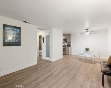 420 N Villa Court - Photo Thumbnail 5