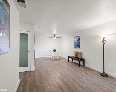 420 N Villa Court - Photo Thumbnail 4