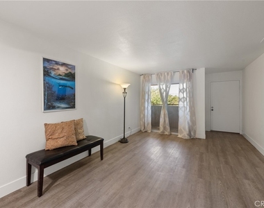 420 N Villa Court - Photo Thumbnail 7