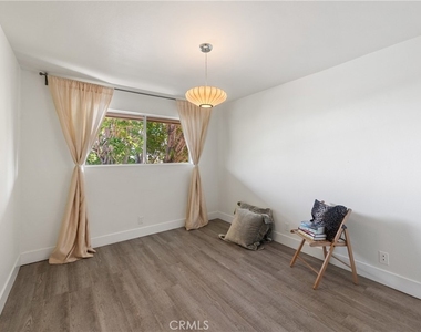 420 N Villa Court - Photo Thumbnail 12