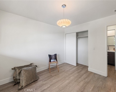 420 N Villa Court - Photo Thumbnail 13