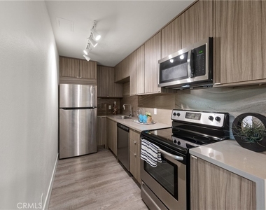 420 N Villa Court - Photo Thumbnail 9