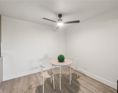 420 N Villa Court - Photo Thumbnail 11