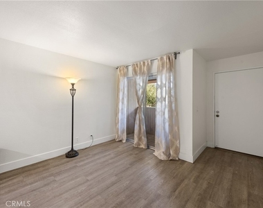 420 N Villa Court - Photo Thumbnail 8