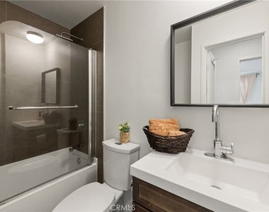 420 N Villa Court - Photo Thumbnail 14