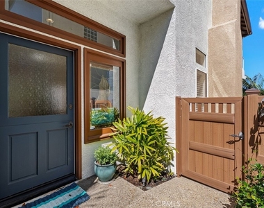 33722 Bridgehampton Drive - Photo Thumbnail 2