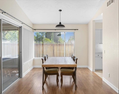 274 Boleroridge Place - Photo Thumbnail 7