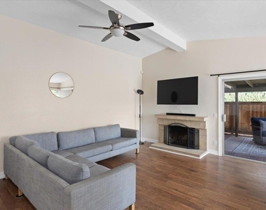 274 Boleroridge Place - Photo Thumbnail 3