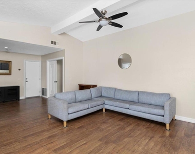 274 Boleroridge Place - Photo Thumbnail 5
