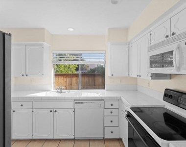 274 Boleroridge Place - Photo Thumbnail 10