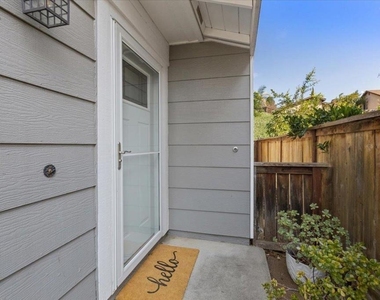 274 Boleroridge Place - Photo Thumbnail 2