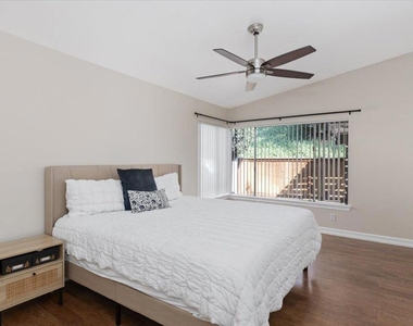 274 Boleroridge Place - Photo Thumbnail 17