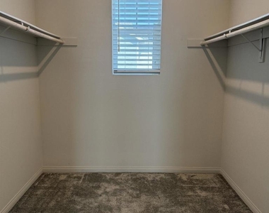 1528 Wingwood Lane - Photo Thumbnail 15