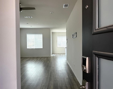 1528 Wingwood Lane - Photo Thumbnail 2