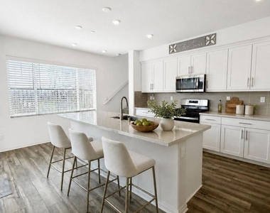 1528 Wingwood Lane - Photo Thumbnail 5