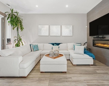 1109 Hampton Ct. - Photo Thumbnail 6